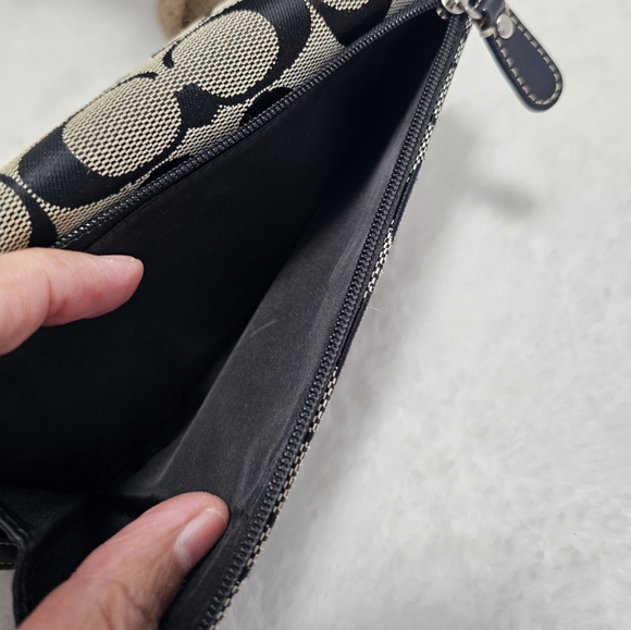 💥EUC Coach Signature Large Checkbook Wallet, Black/Gray, Canvas/Leather, - Picture 6 of 8